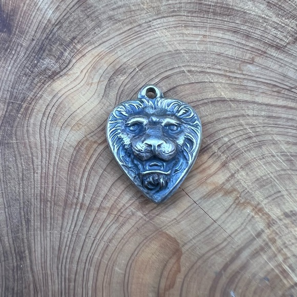 Vintage Sterling Silver Lion Head Puffy Heart Charm - Picture 1 of 5